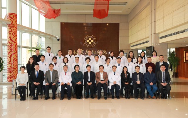關于首都醫(yī)科大學附屬北京中醫(yī)醫(yī)院重癥中心大夫名單跑腿代掛聯(lián)系的信息