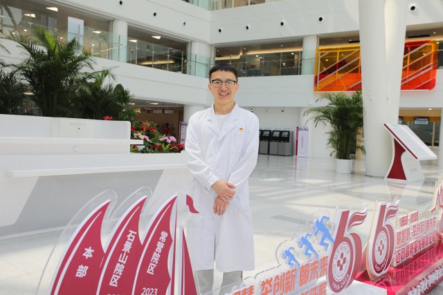 03 医务处耿凯阳参与新院区母婴相关医疗资质办理.jpg 03 医务处耿凯阳参与新院区母婴相关医疗资质办理.jpg