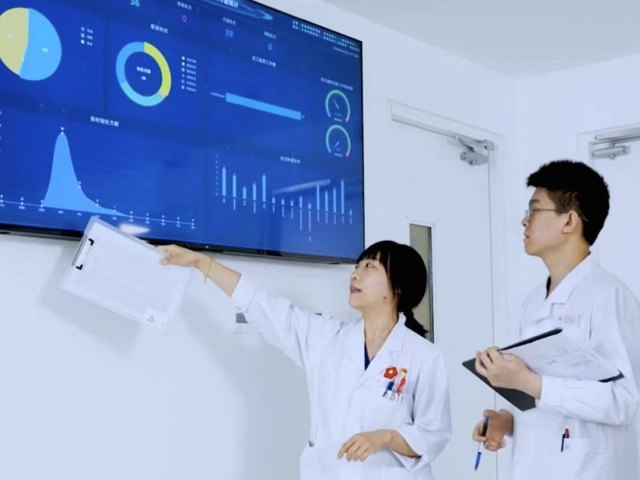 05 药事部杨婧做新院区发药窗口数据解析.jpg 05 药事部杨婧做新院区发药窗口数据解析.jpg