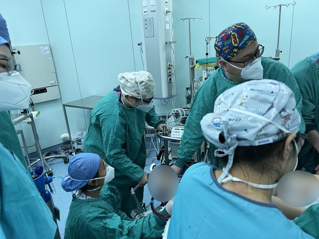 33术中孕妇气道闭塞,紧急运转ECMO.jpg