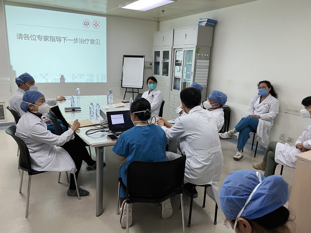 51早5月4日 刘院带大家早查房.jpg