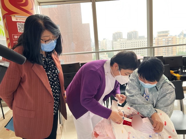 99母女出院.jpg