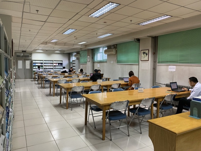 2教学设施.jpg