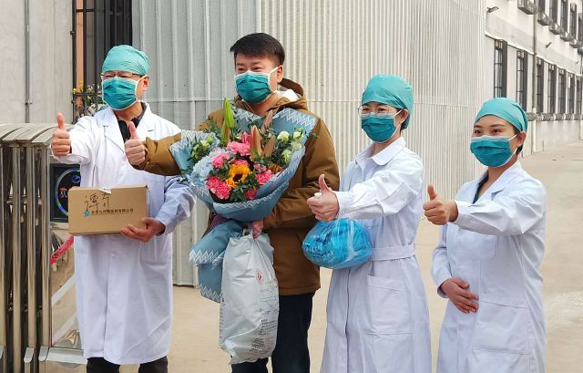 01 患者出院.jpg 01 患者出院.jpg