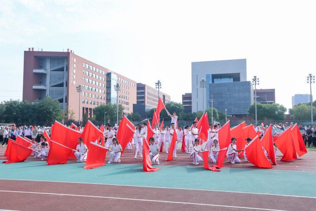 红旗表演.jpg 红旗表演.jpg