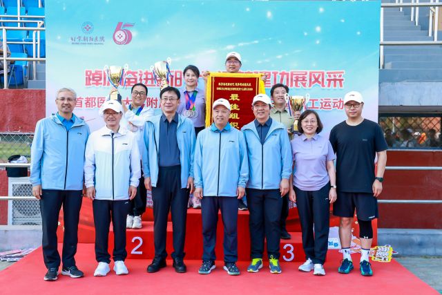 团体前三名.jpg 团体前三名.jpg